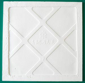 銀虎建材的產品耐摔、踩后還能完整拿起來，完全達到我們的標準